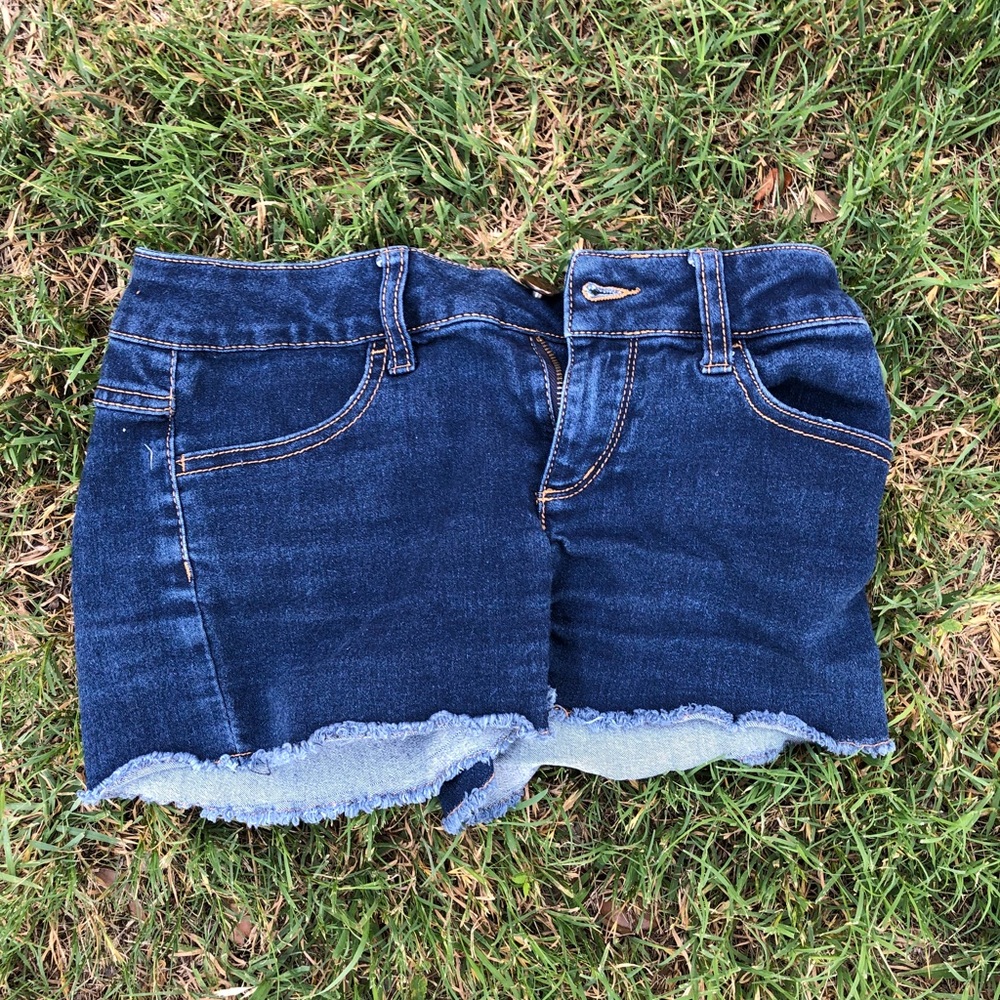 “No boundaries” shorts